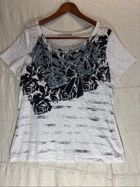 Maurices White Short Sleeve Floral Bow Graphic Tee with Black Detail